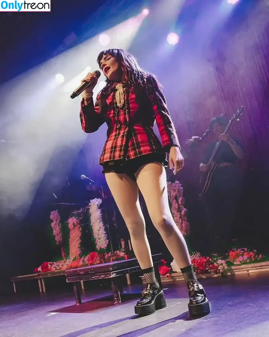 Lauren Mayberry nude photo #0683 (laurenevemayberry)