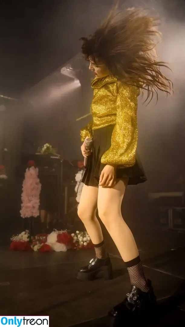 Lauren Mayberry nude photo #0692 (laurenevemayberry)