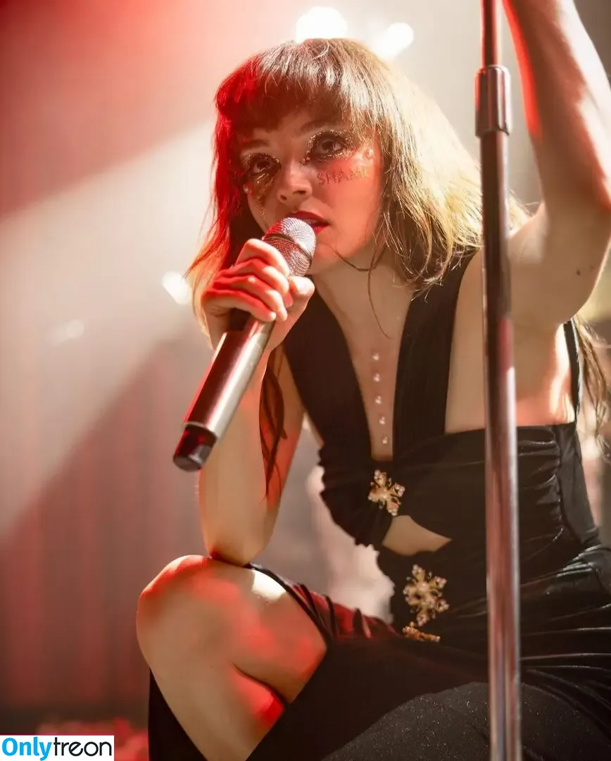 Lauren Mayberry nude photo #0698 (laurenevemayberry)