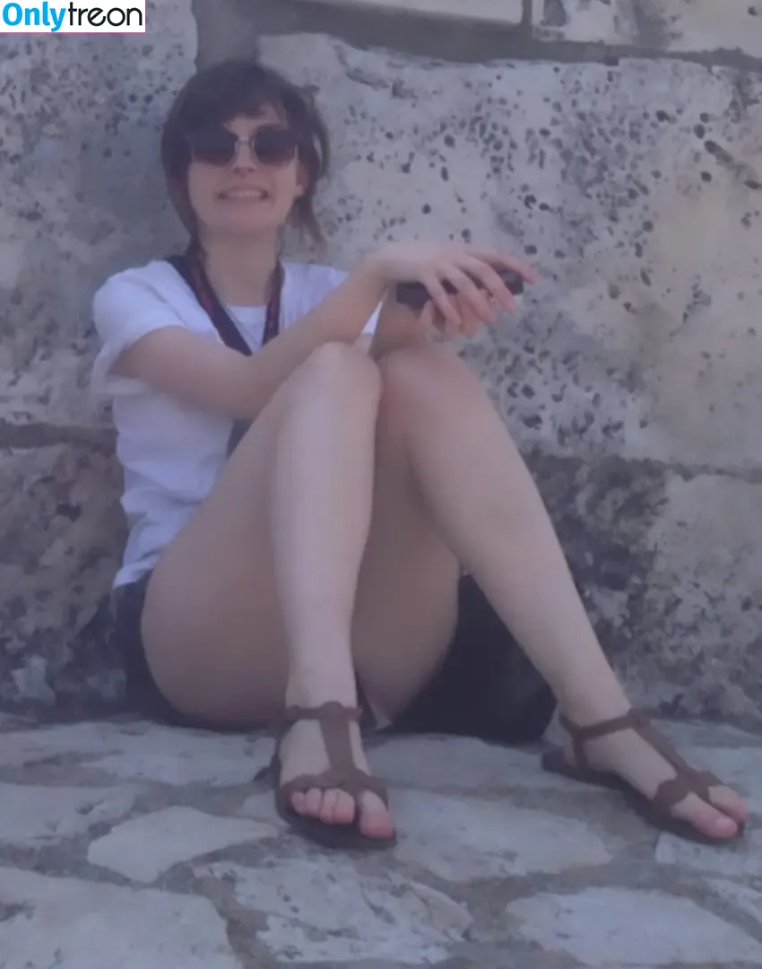 Lauren Mayberry nude photo #0708 (laurenevemayberry)