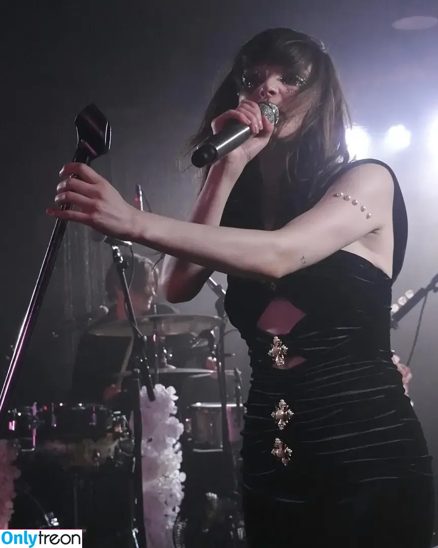 Lauren Mayberry nude photo #0711 (laurenevemayberry)