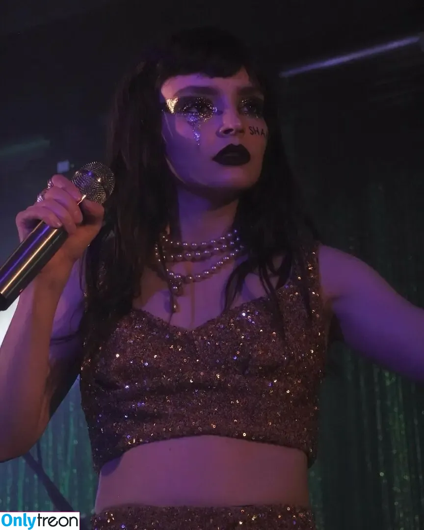 Lauren Mayberry nude photo #0722 (laurenevemayberry)
