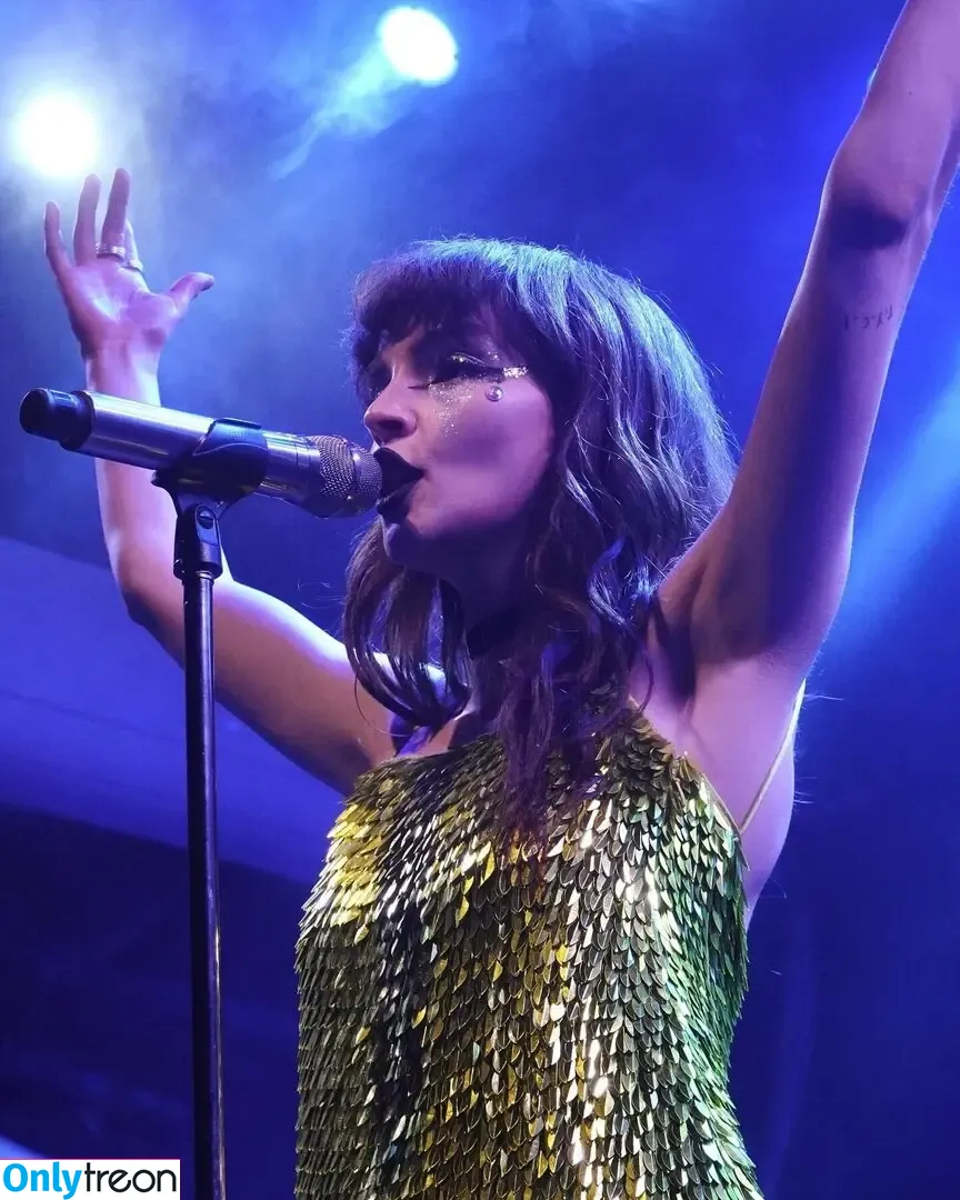 Lauren Mayberry nude photo #0725 (laurenevemayberry)