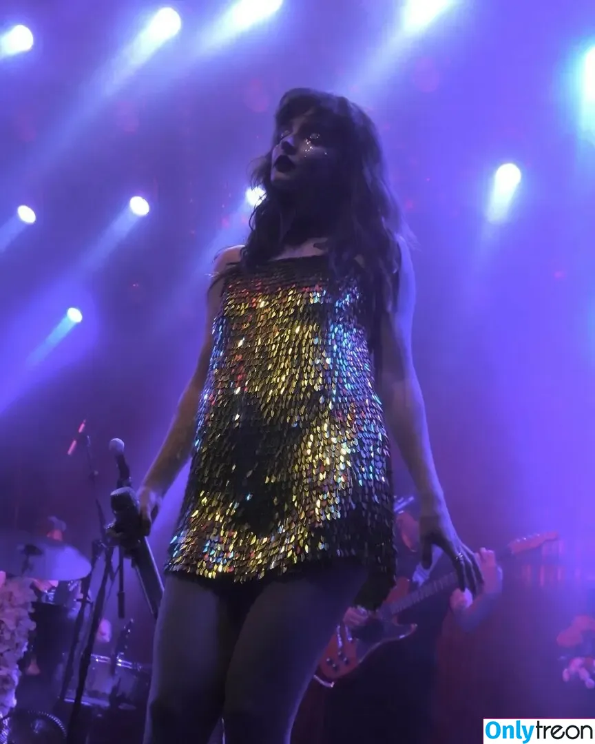 Lauren Mayberry nude photo #0729 (laurenevemayberry)