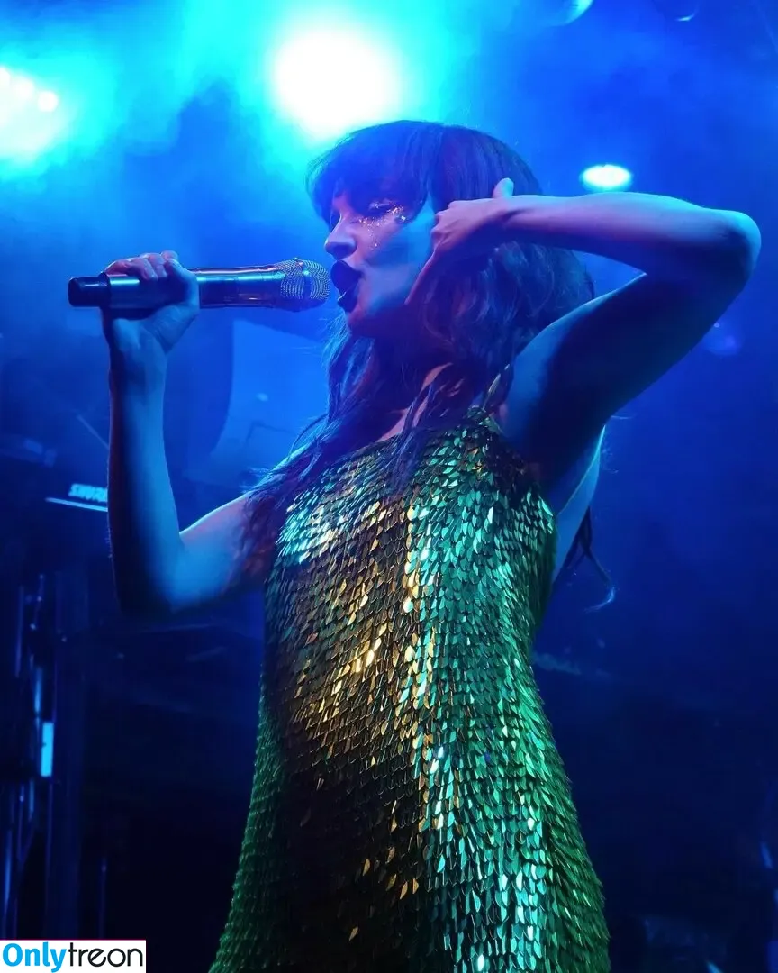 Lauren Mayberry nude photo #0734 (laurenevemayberry)