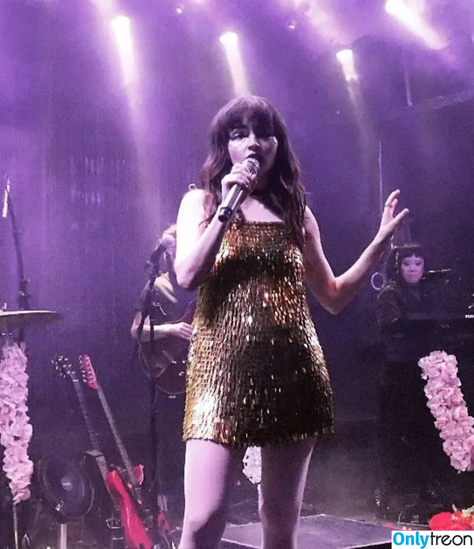 Lauren Mayberry nude photo #0738 (laurenevemayberry)