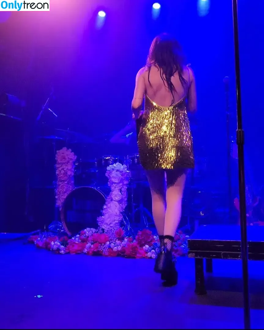 Lauren Mayberry nude photo #0750 (laurenevemayberry)