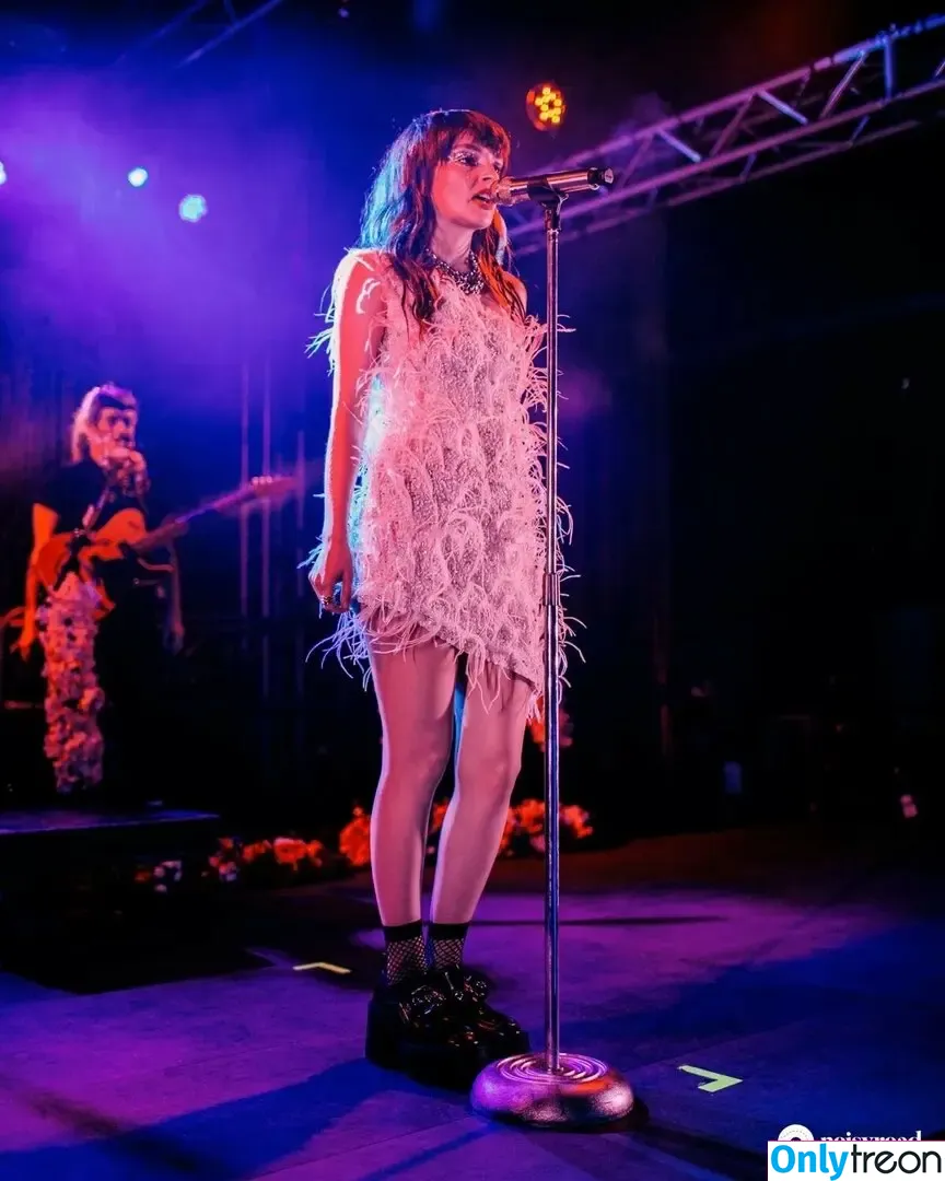 Lauren Mayberry nude photo #0772 (laurenevemayberry)
