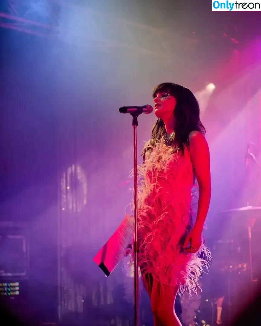 Lauren Mayberry nude photo #0773 (laurenevemayberry)