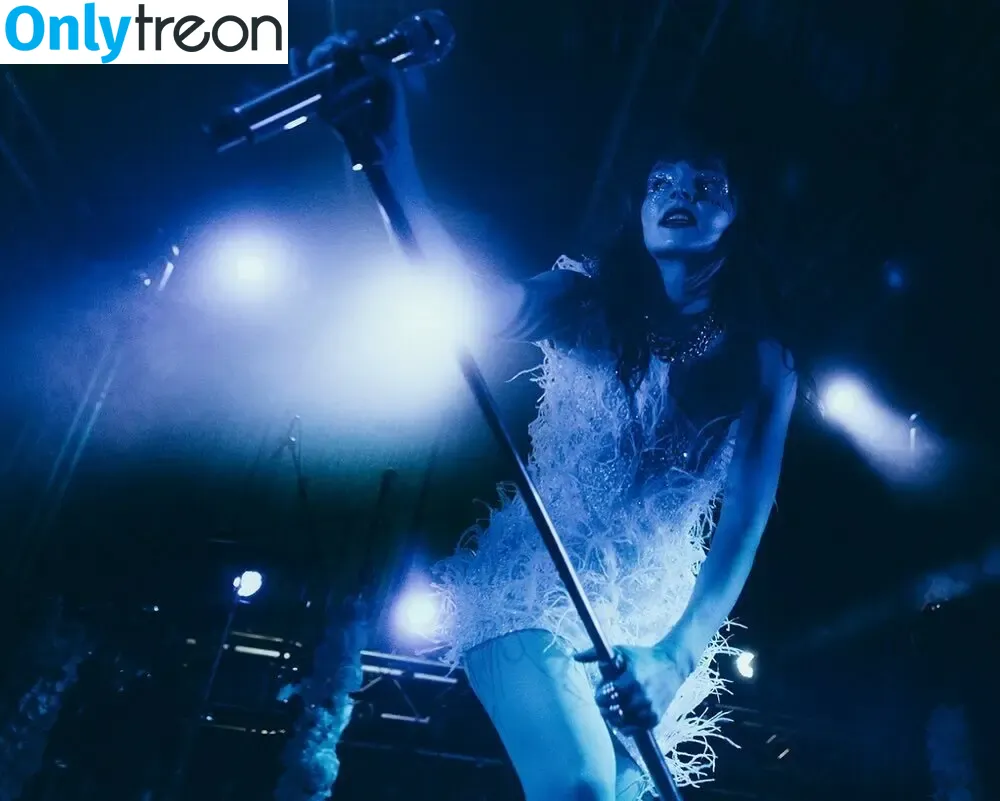 Lauren Mayberry nude photo #0785 (laurenevemayberry)