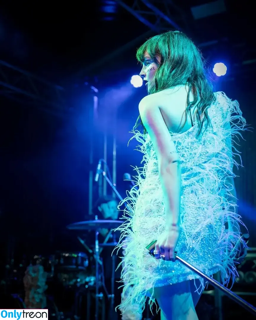 Lauren Mayberry nude photo #0786 (laurenevemayberry)