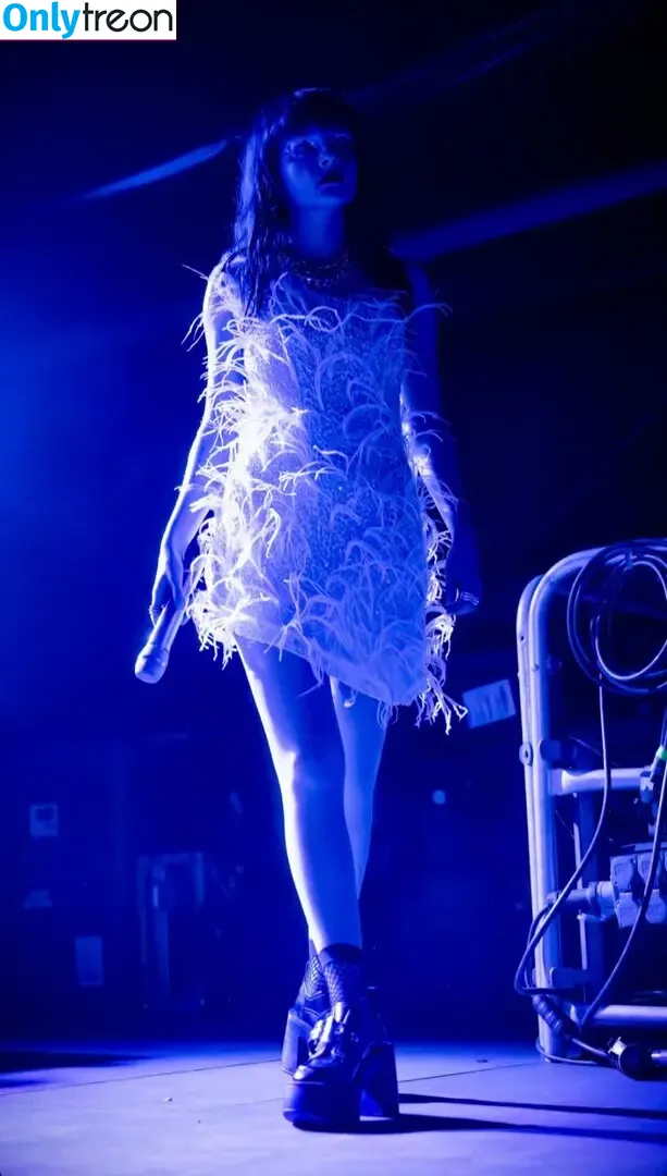 Lauren Mayberry nude photo #0792 (laurenevemayberry)
