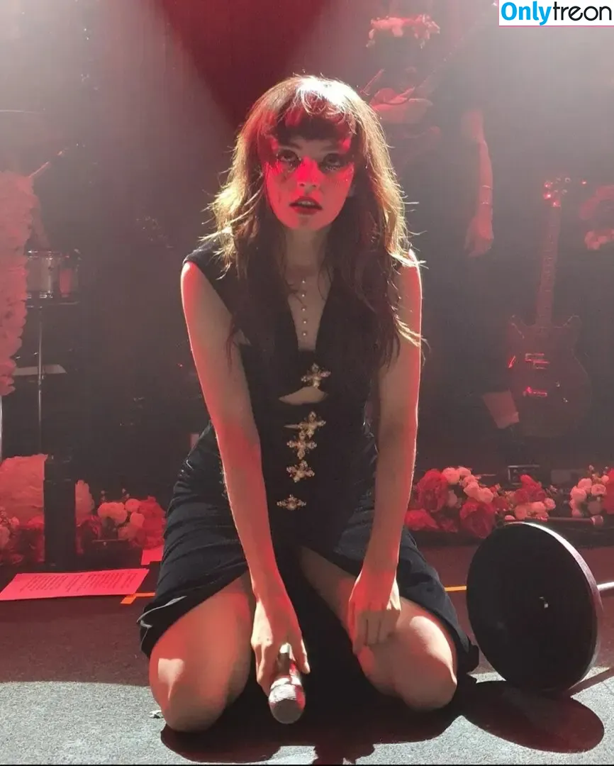 Lauren Mayberry nude photo #0801 (laurenevemayberry)