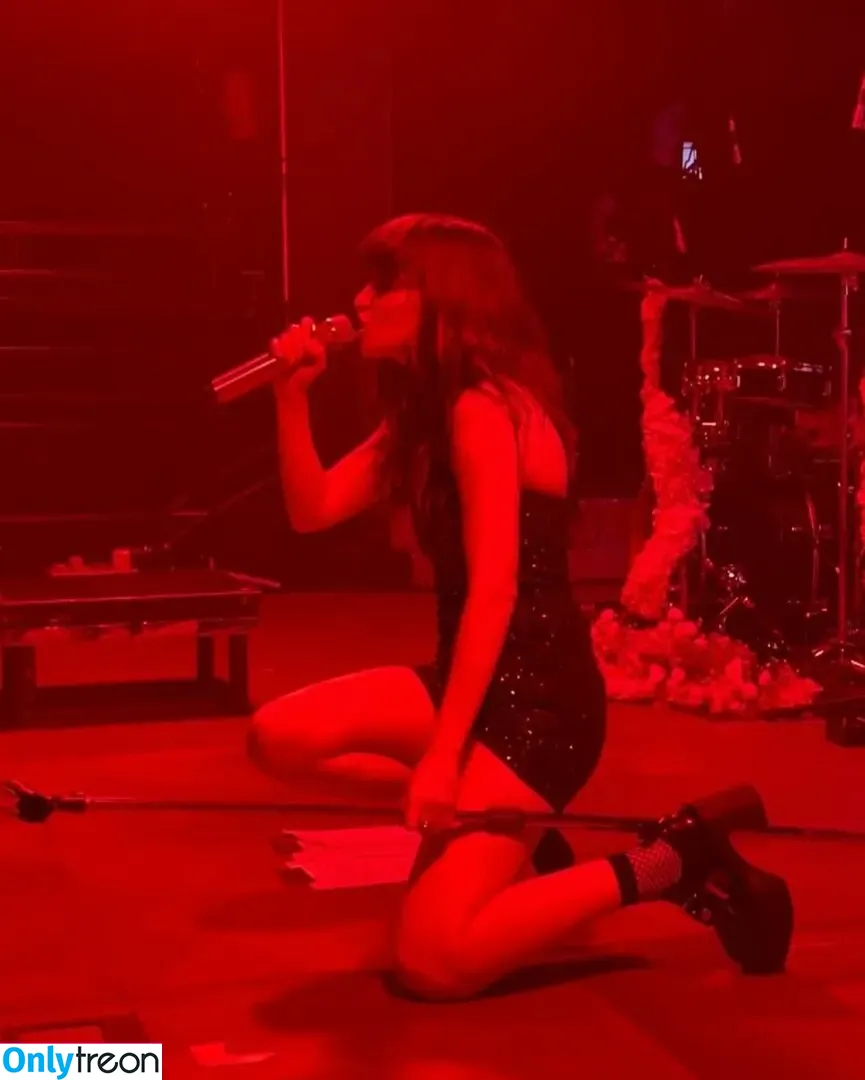 Lauren Mayberry nude photo #0809 (laurenevemayberry)