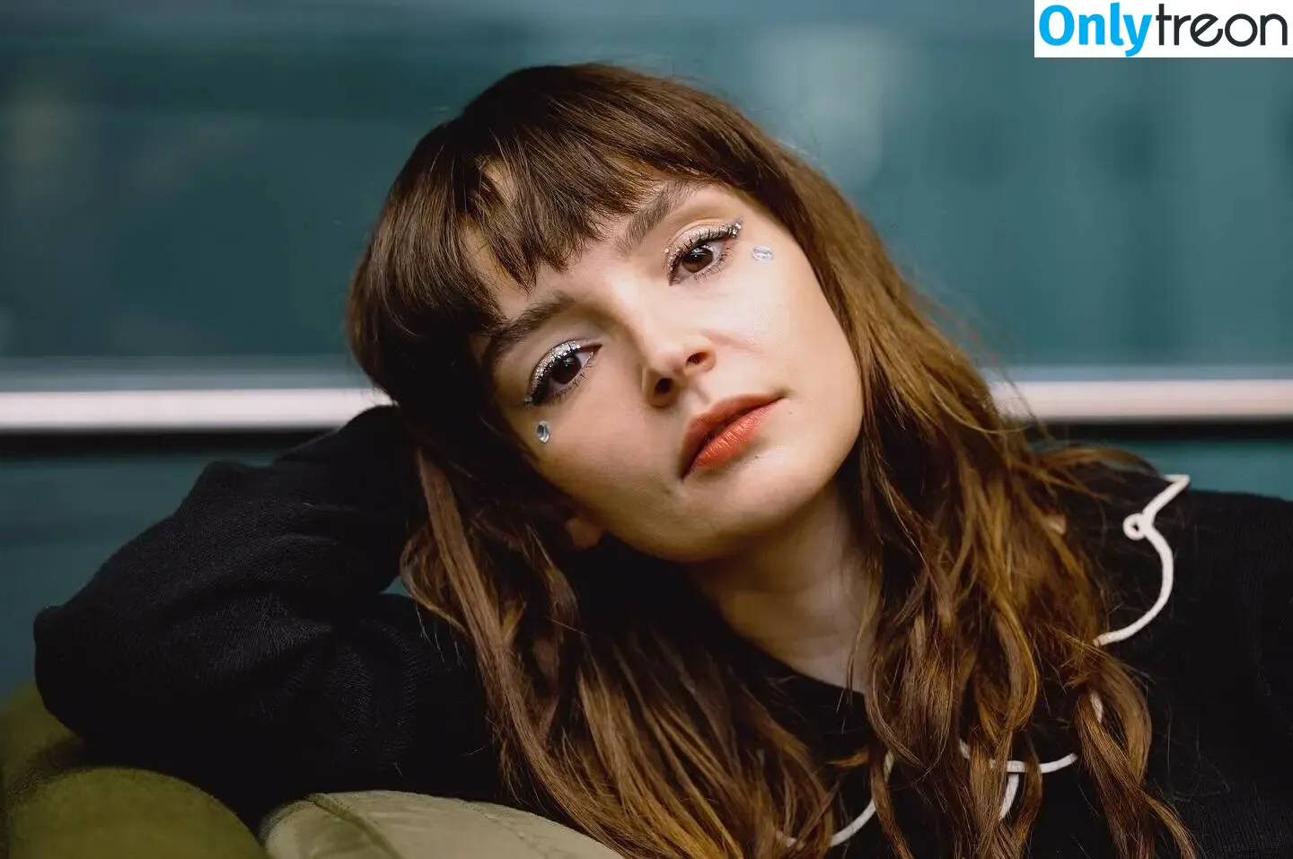 Lauren Mayberry nude photo #0812 (laurenevemayberry)