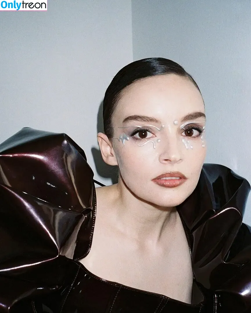 Lauren Mayberry nude photo #0815 (laurenevemayberry)