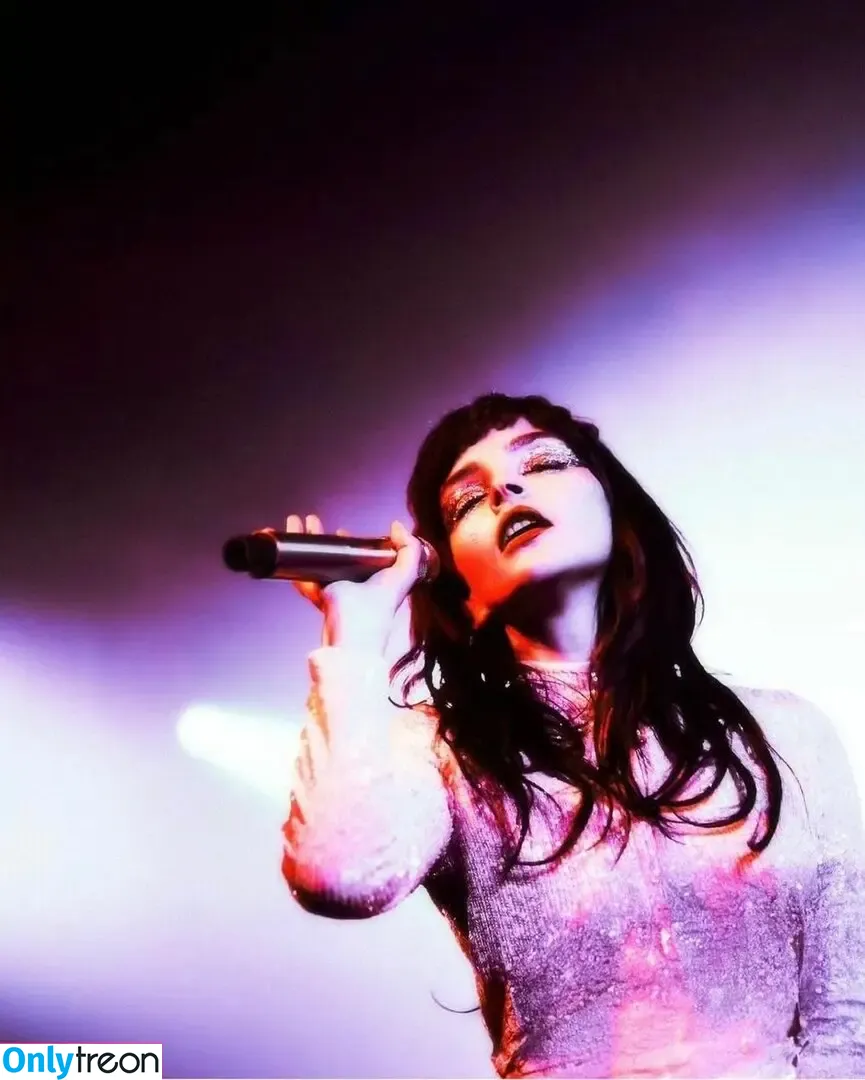 Lauren Mayberry nude photo #0827 (laurenevemayberry)