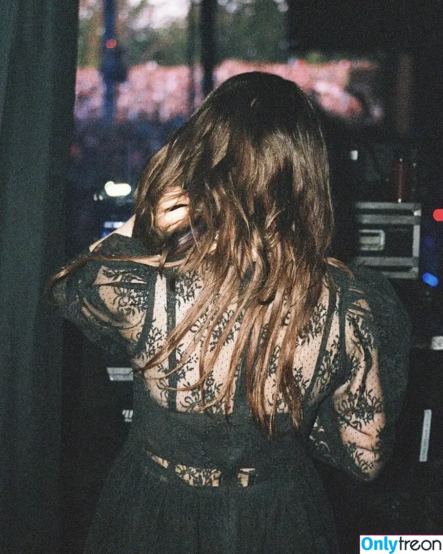 Lauren Mayberry nude photo #0840 (laurenevemayberry)