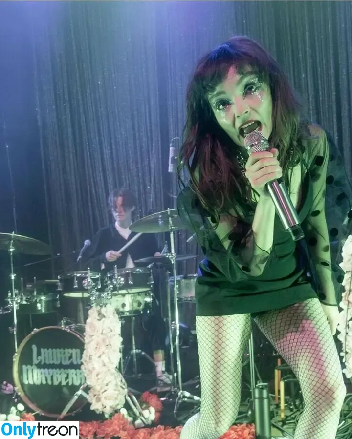 Lauren Mayberry nude photo #0864 (laurenevemayberry)