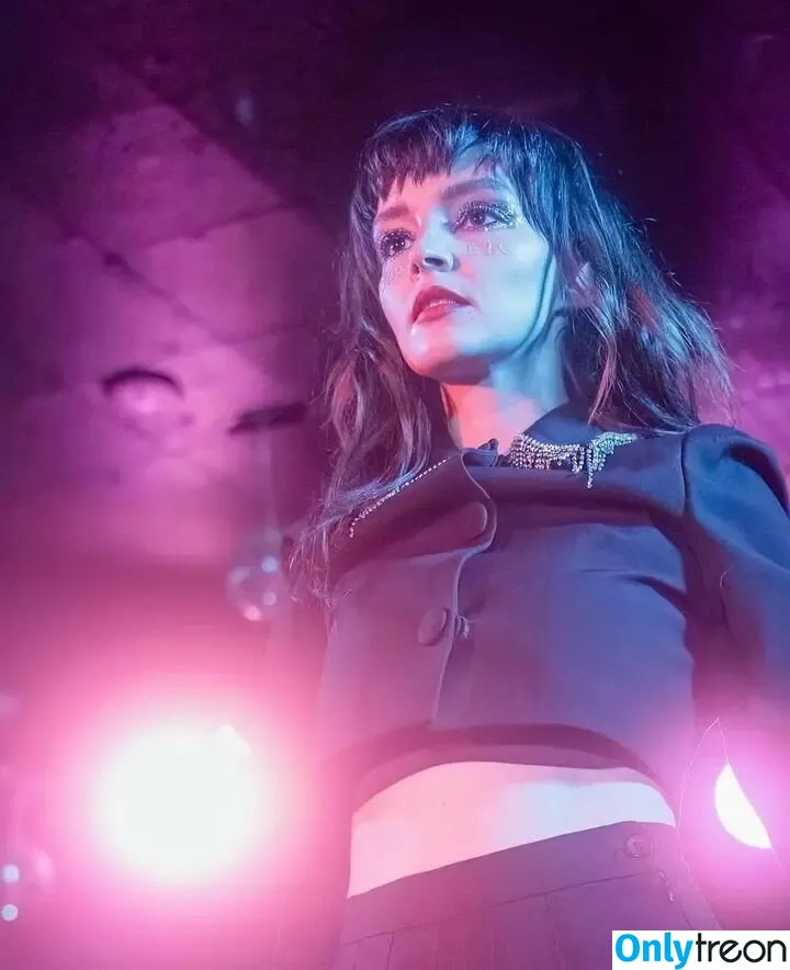 Lauren Mayberry nude photo #0865 (laurenevemayberry)