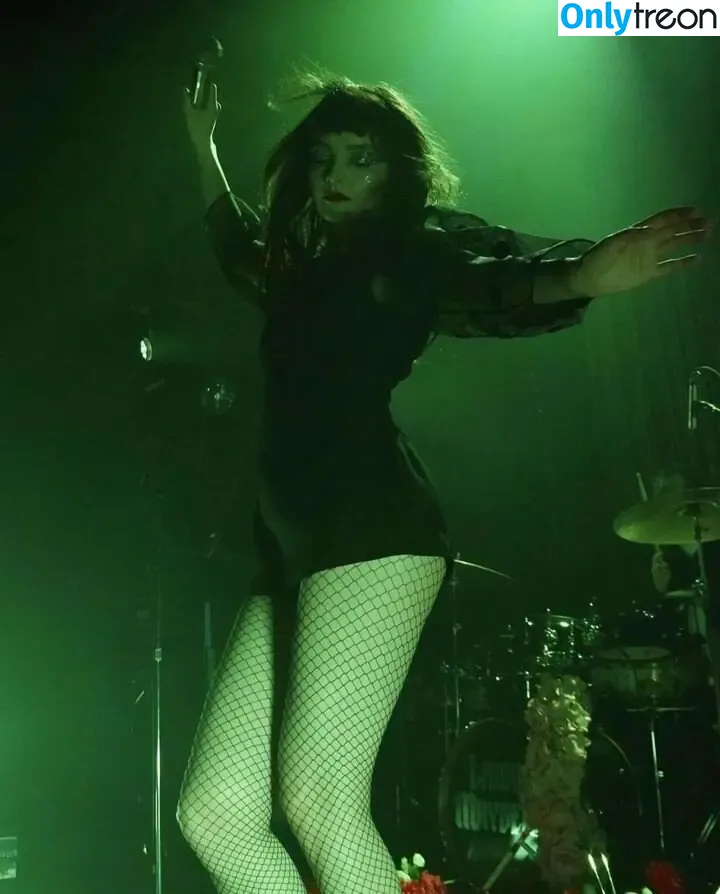 Lauren Mayberry nude photo #0867 (laurenevemayberry)