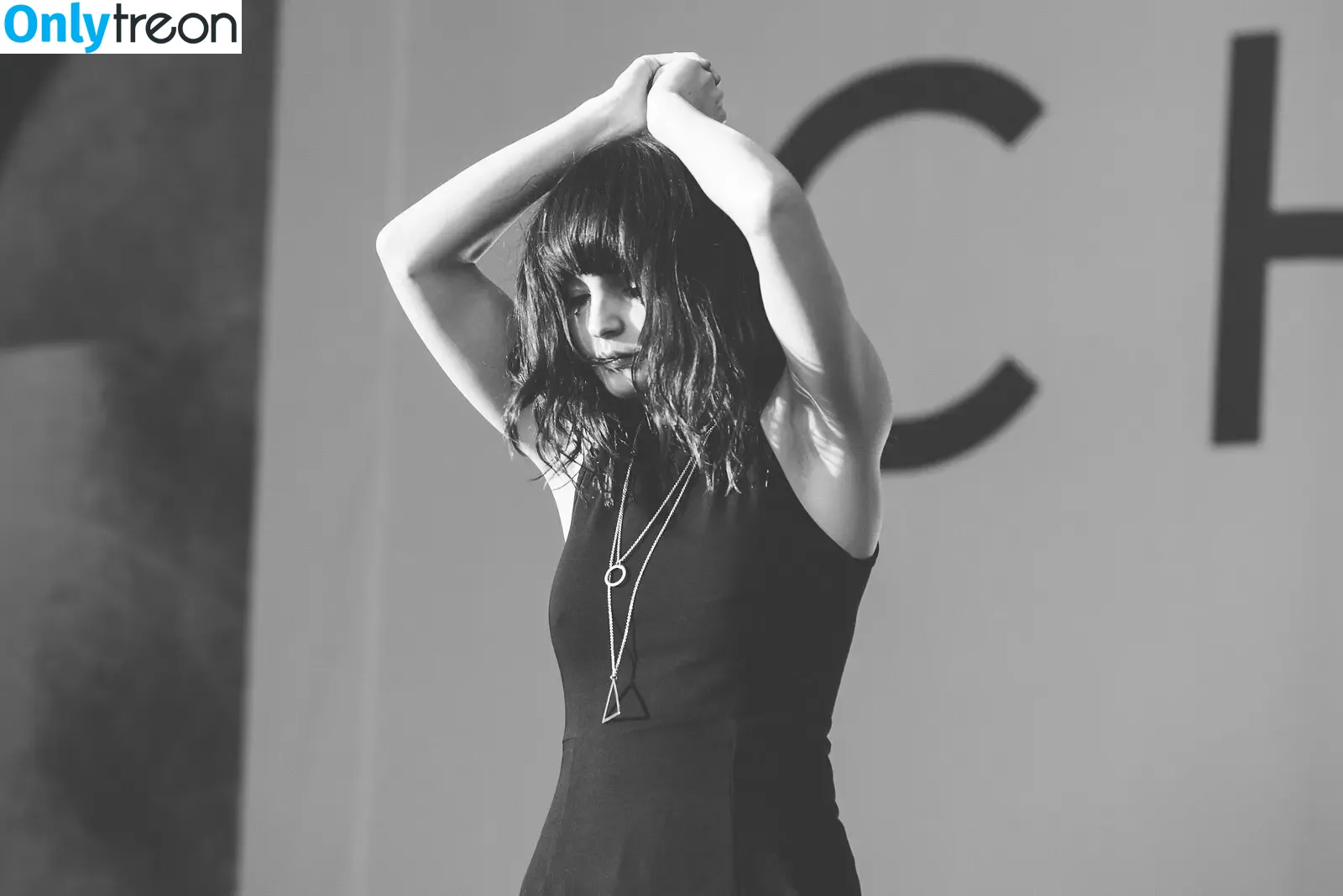 Lauren Mayberry nude photo #0871 (laurenevemayberry)