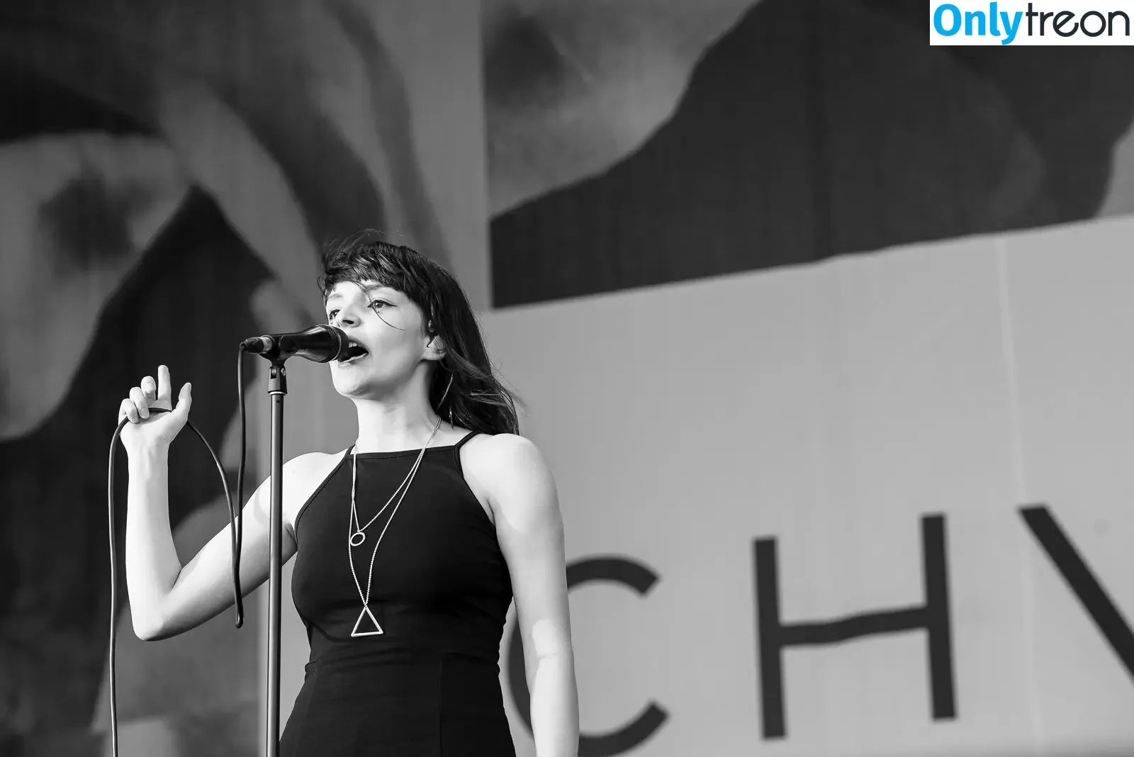 Lauren Mayberry nude photo #0873 (laurenevemayberry)