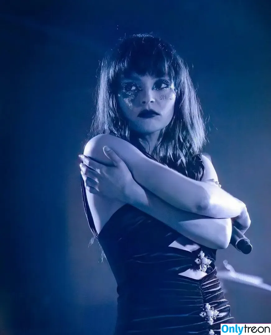 Lauren Mayberry nude photo #0880 (laurenevemayberry)