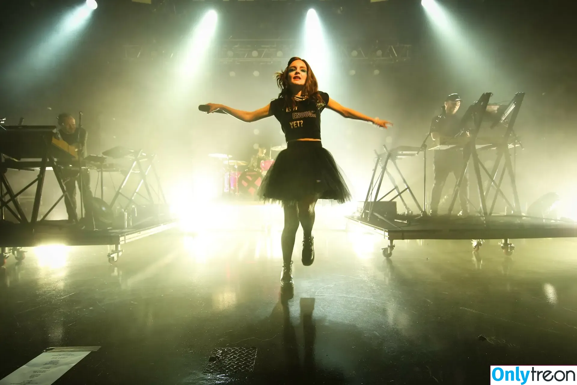 Lauren Mayberry nude photo #0890 (laurenevemayberry)