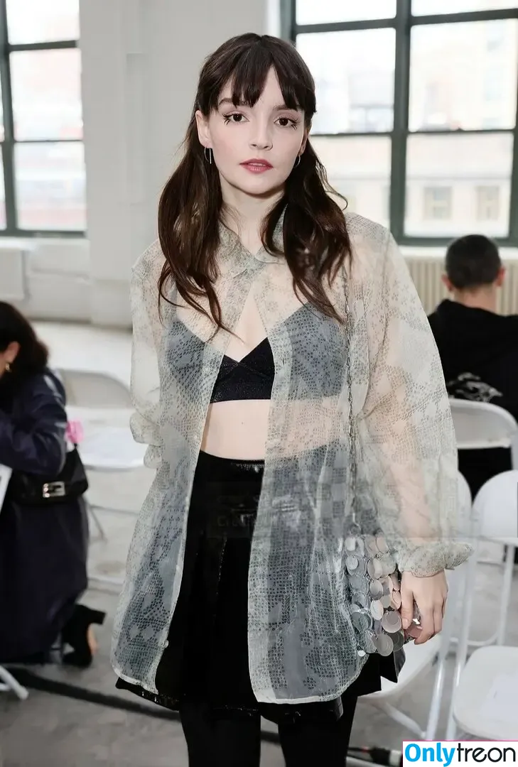 Lauren Mayberry nude photo #0914 (laurenevemayberry)