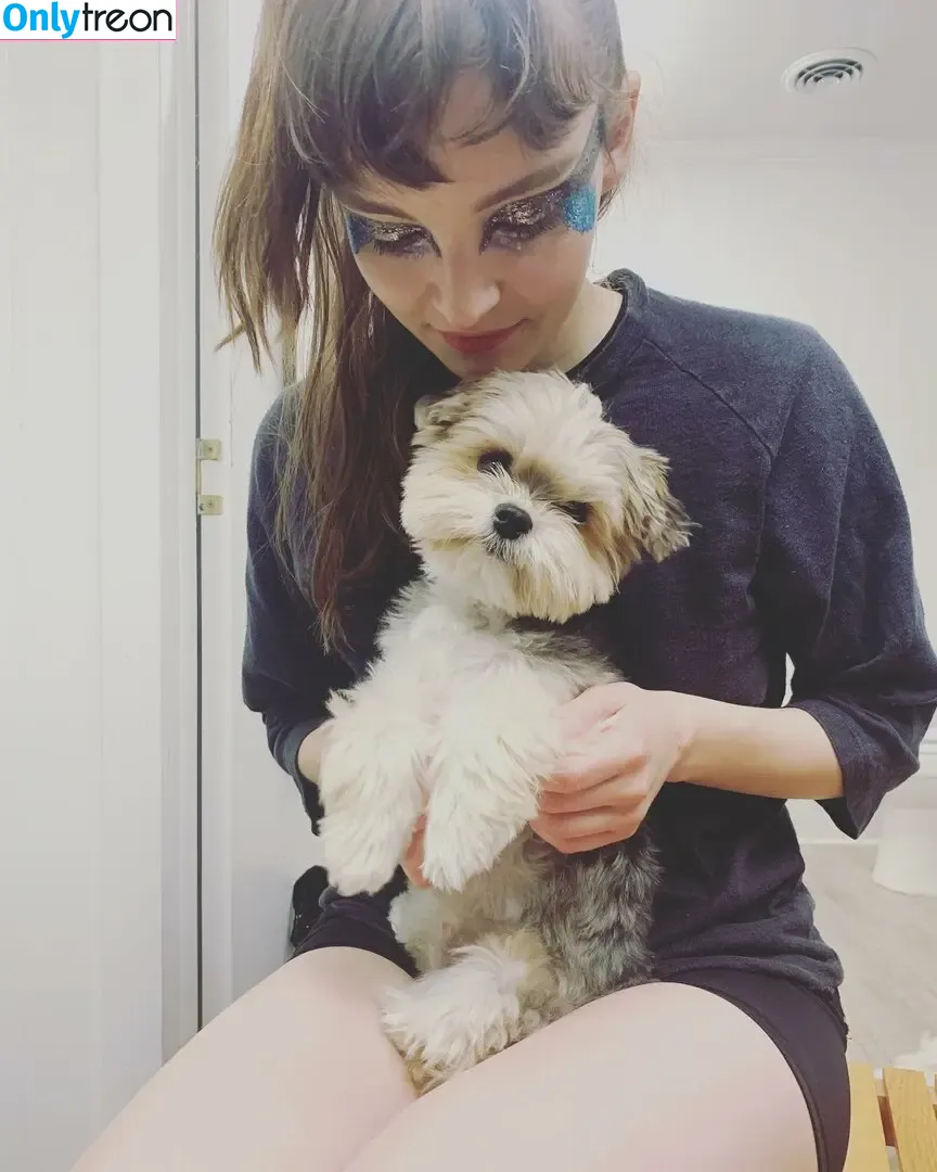 Lauren Mayberry nude photo #0931 (laurenevemayberry)