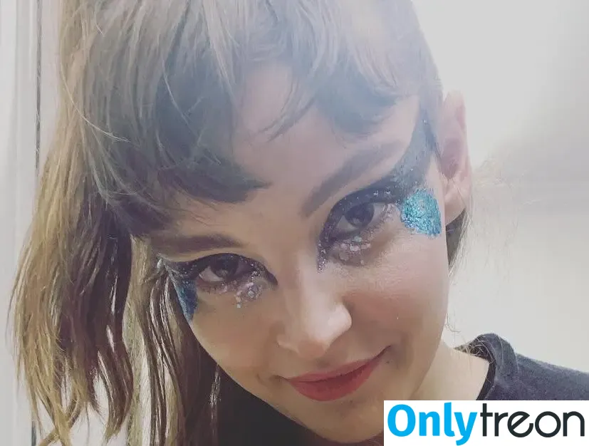 Lauren Mayberry nude photo #0932 (laurenevemayberry)