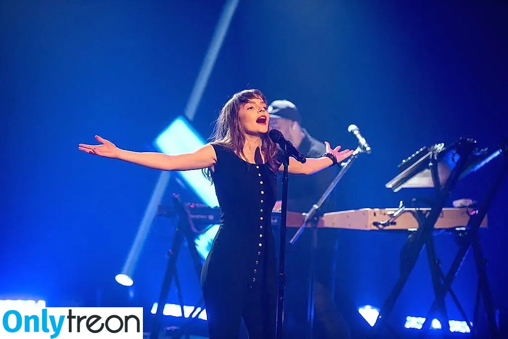 Lauren Mayberry nude photo #0936 (laurenevemayberry)