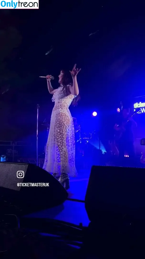 Lauren Mayberry nude photo #0946 (laurenevemayberry)