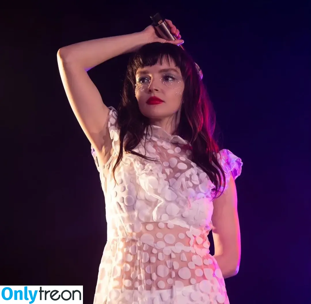 Lauren Mayberry nude photo #0951 (laurenevemayberry)