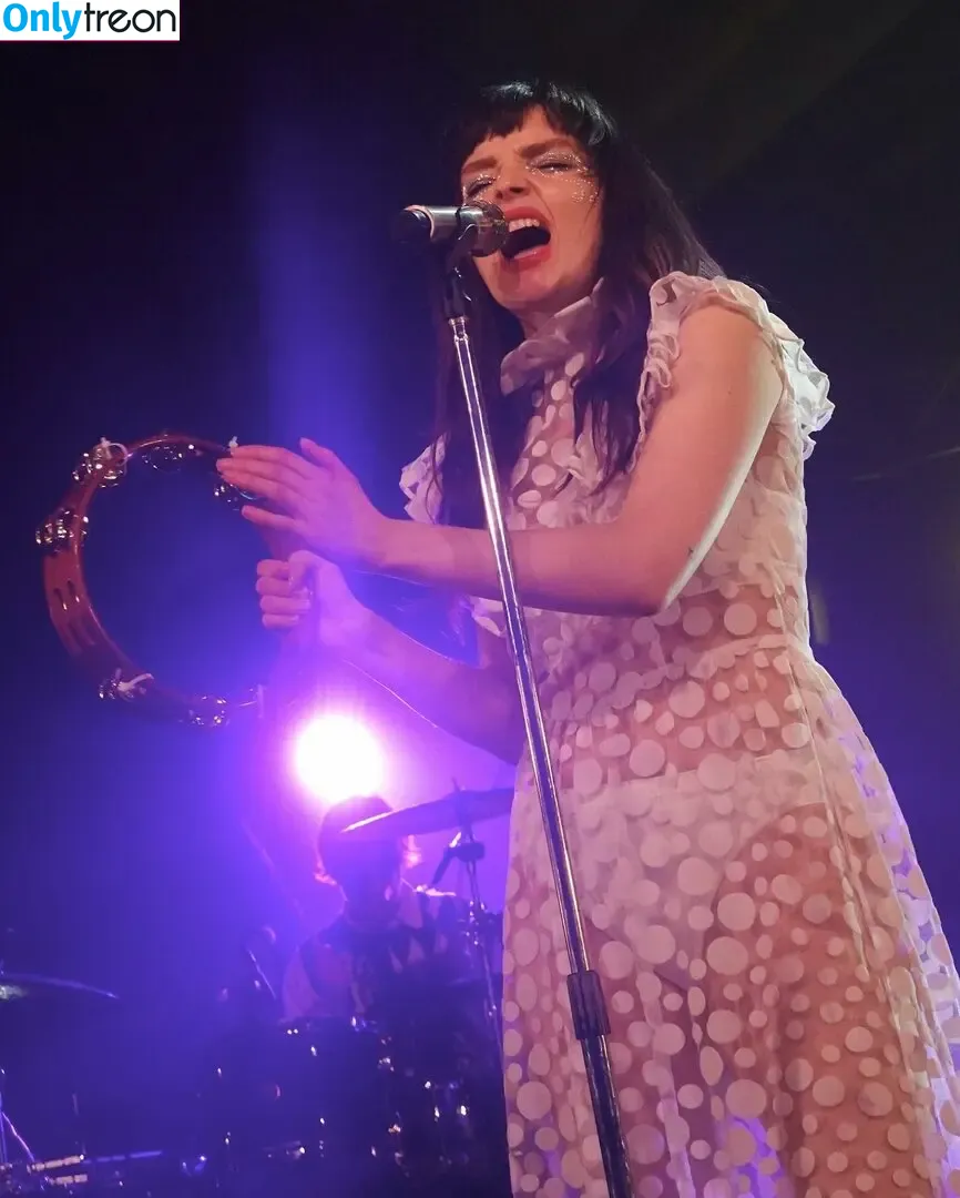 Lauren Mayberry nude photo #0966 (laurenevemayberry)