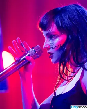 Lauren Mayberry / laurenevemayberry nude photo #1007