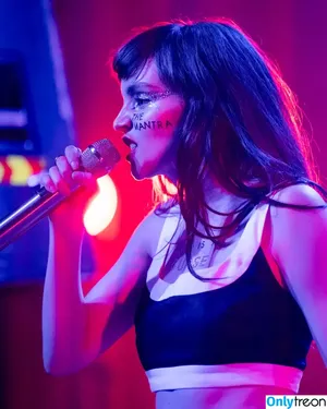 Lauren Mayberry / laurenevemayberry nude photo #1013