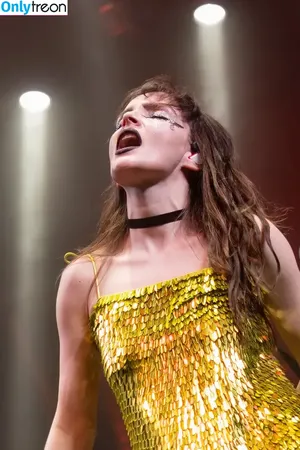 Lauren Mayberry / laurenevemayberry nude photo #1023