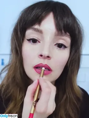 Lauren Mayberry / laurenevemayberry nude photo #1028