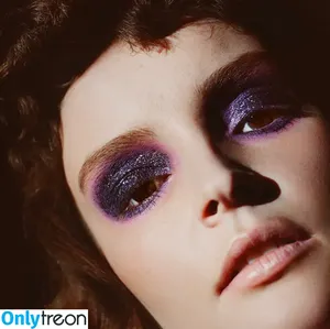 Lauren Mayberry / laurenevemayberry nude photo #1032