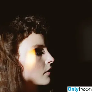 Lauren Mayberry / laurenevemayberry nude photo #1033