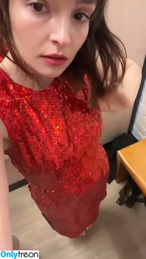 Lauren Mayberry / laurenevemayberry nude photo #1037