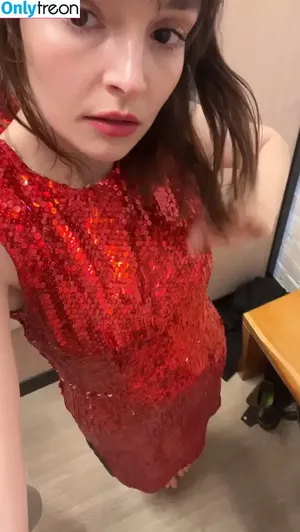 Lauren Mayberry / laurenevemayberry nude photo #1038