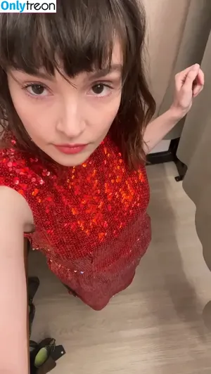 Lauren Mayberry / laurenevemayberry nude photo #1041