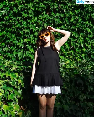 Lauren Mayberry / laurenevemayberry nude photo #1100