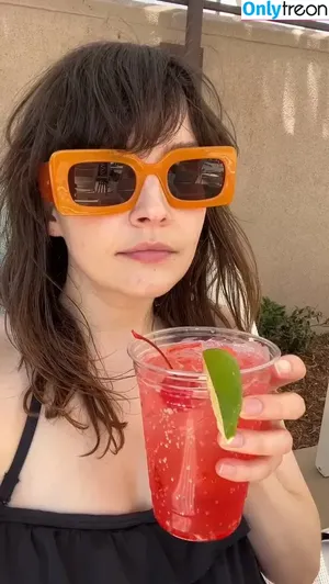 Lauren Mayberry / laurenevemayberry nude photo #1149