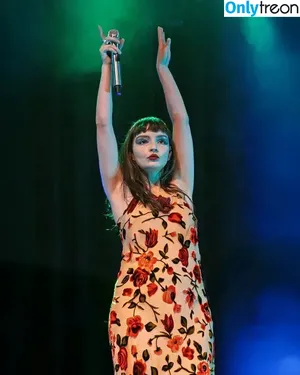 Lauren Mayberry / laurenevemayberry nude photo #1482