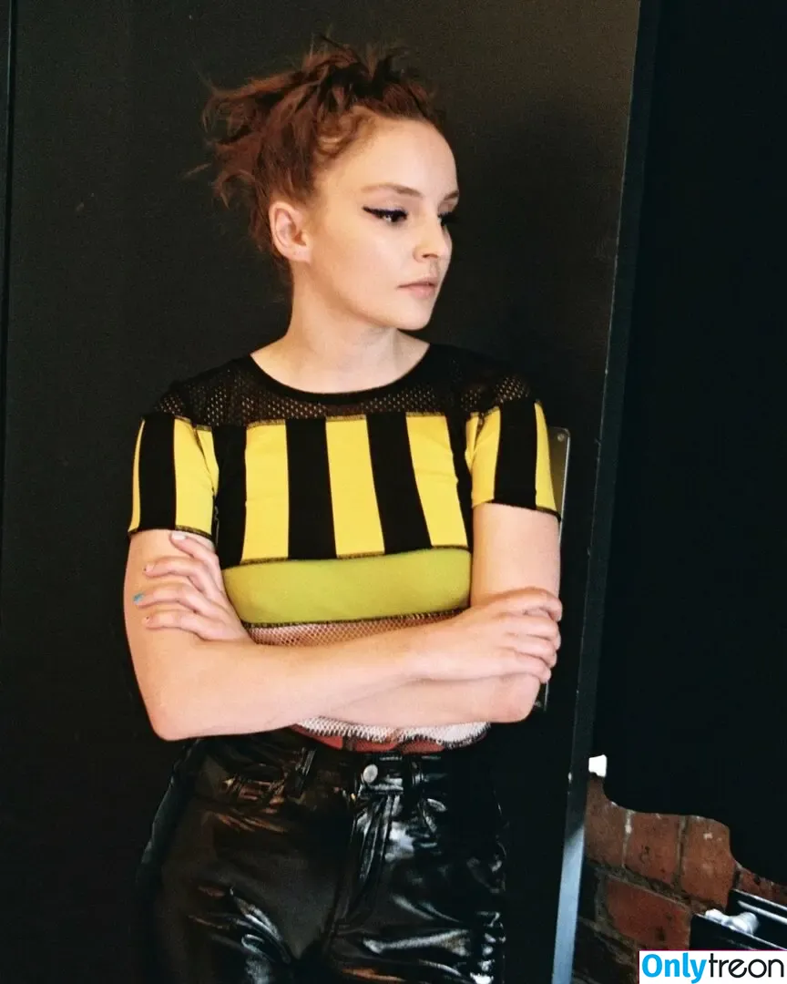 Lauren Mayberry nude photo #1006 (laurenevemayberry)