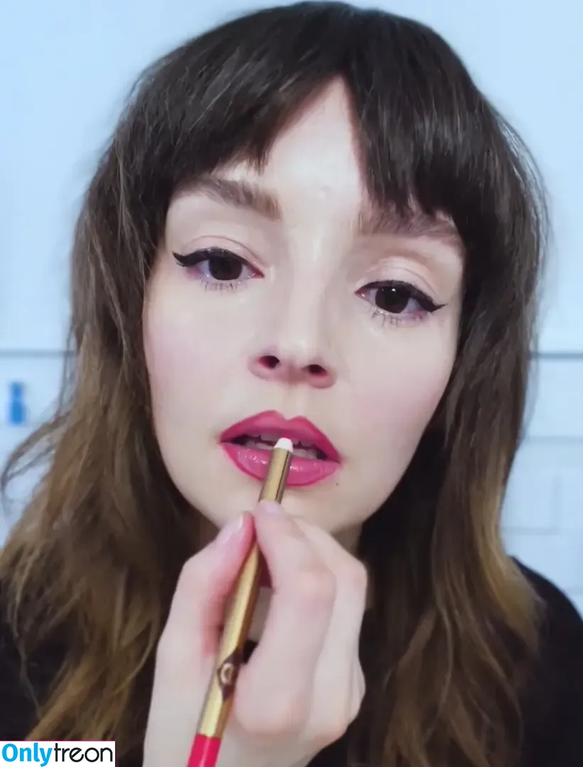 Lauren Mayberry nude photo #1028 (laurenevemayberry)